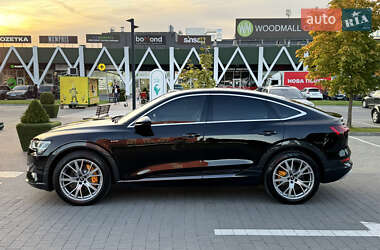 Позашляховик / Кросовер Audi e-tron 2023 в 