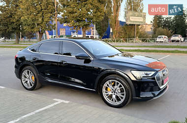 Позашляховик / Кросовер Audi e-tron 2023 в 