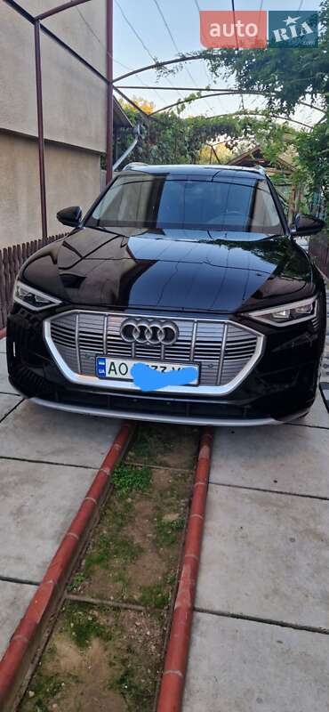 Внедорожник / Кроссовер Audi e-tron 2019 в 