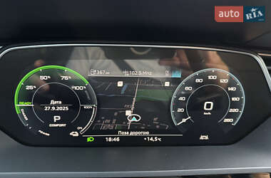 Позашляховик / Кросовер Audi e-tron 2023 в 
