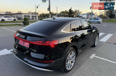 Позашляховик / Кросовер Audi e-tron 2023 в 