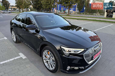 Позашляховик / Кросовер Audi e-tron 2023 в 