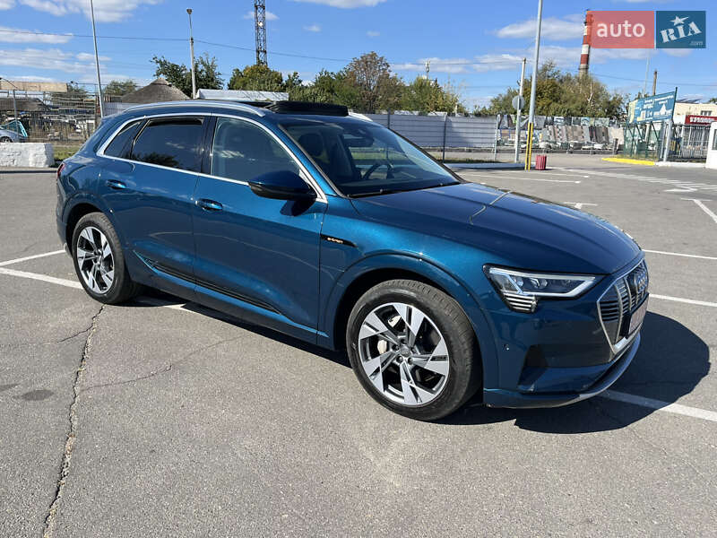 Позашляховик / Кросовер Audi e-tron 2020 в Дніпрі