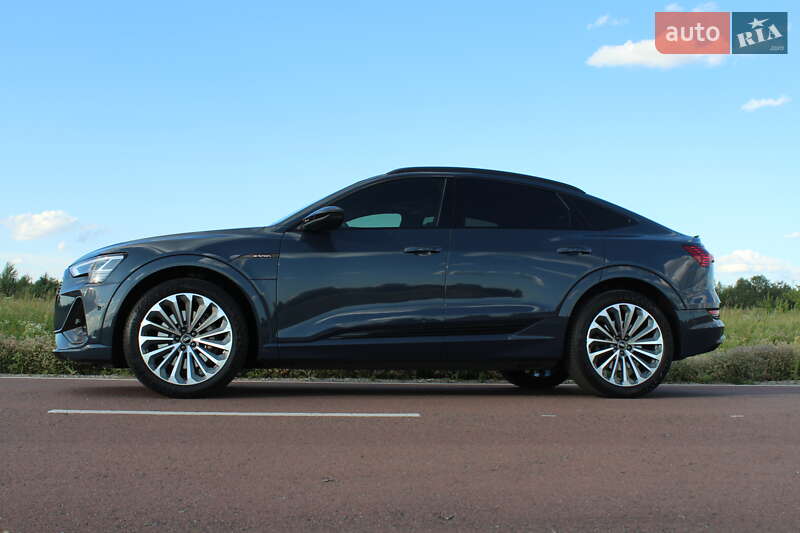 Позашляховик / Кросовер Audi e-tron 2022 в Києві