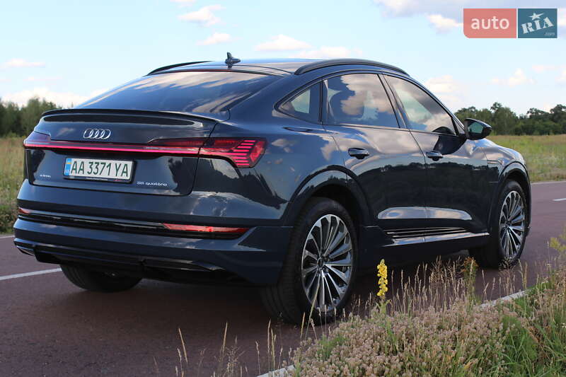 Позашляховик / Кросовер Audi e-tron 2022 в Києві