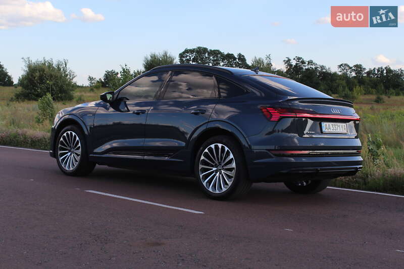 Позашляховик / Кросовер Audi e-tron 2022 в Києві