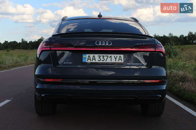 Позашляховик / Кросовер Audi e-tron 2022 в Києві