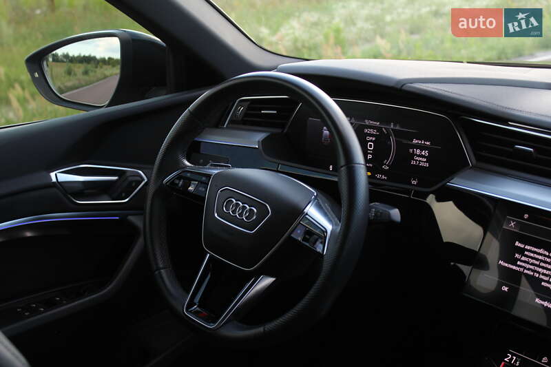Позашляховик / Кросовер Audi e-tron 2022 в Києві