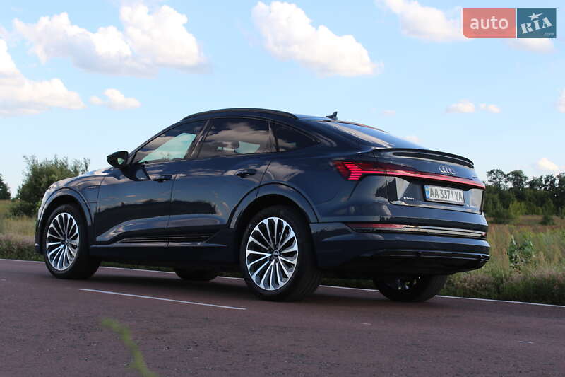 Позашляховик / Кросовер Audi e-tron 2022 в Києві