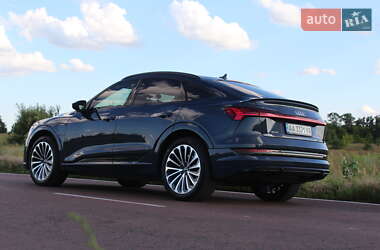Внедорожник / Кроссовер Audi e-tron 2022 в 