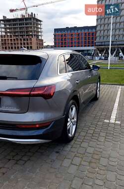 Внедорожник / Кроссовер Audi e-tron 2019 в 