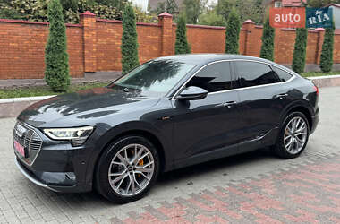 Внедорожник / Кроссовер Audi e-tron 2023 в 
