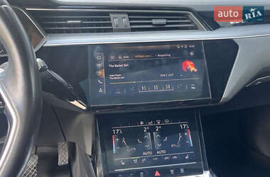 Внедорожник / Кроссовер Audi e-tron 2019 в 