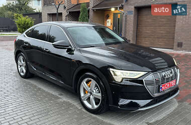 Внедорожник / Кроссовер Audi e-tron 2023 в 