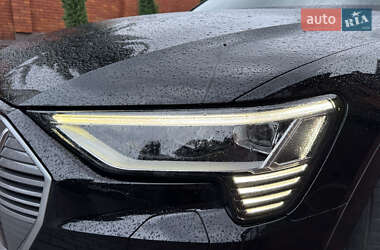 Внедорожник / Кроссовер Audi e-tron 2023 в 