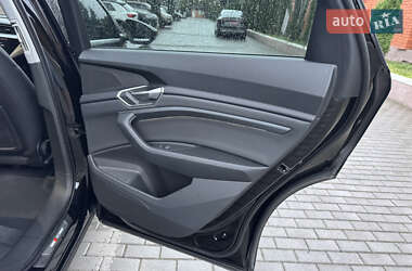 Внедорожник / Кроссовер Audi e-tron 2023 в 