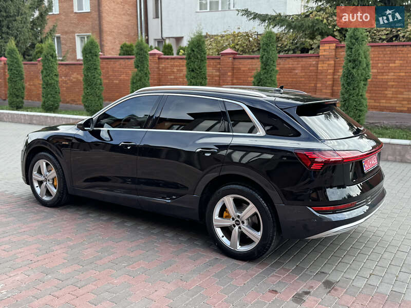 Позашляховик / Кросовер Audi e-tron 2023 в Хмельницькому