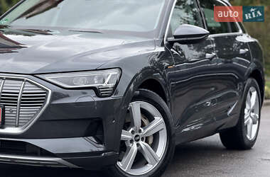 Внедорожник / Кроссовер Audi e-tron 2021 в 