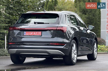 Внедорожник / Кроссовер Audi e-tron 2021 в 