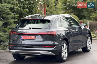 Внедорожник / Кроссовер Audi e-tron 2021 в 