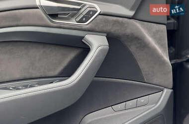 Внедорожник / Кроссовер Audi e-tron 2021 в 