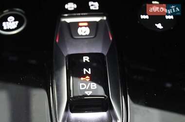 Позашляховик / Кросовер Audi e-tron 2024 в 