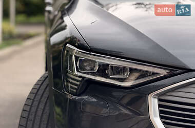 Позашляховик / Кросовер Audi e-tron 2021 в 