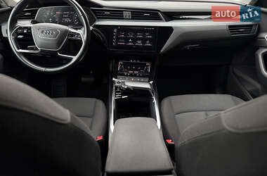 Позашляховик / Кросовер Audi e-tron 2021 в 