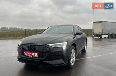 Позашляховик / Кросовер Audi e-tron 2023 в 