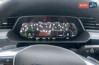 Позашляховик / Кросовер Audi e-tron 2023 в 