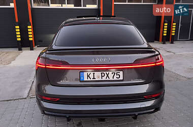Внедорожник / Кроссовер Audi e-tron 2021 в 