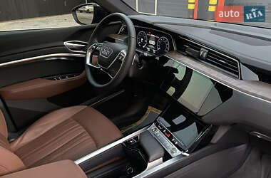 Внедорожник / Кроссовер Audi e-tron 2021 в 