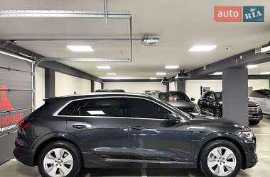 Внедорожник / Кроссовер Audi e-tron 2020 в 