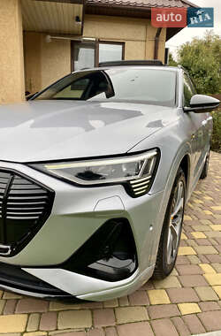 Внедорожник / Кроссовер Audi e-tron 2021 в 