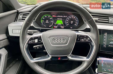 Внедорожник / Кроссовер Audi e-tron 2021 в 