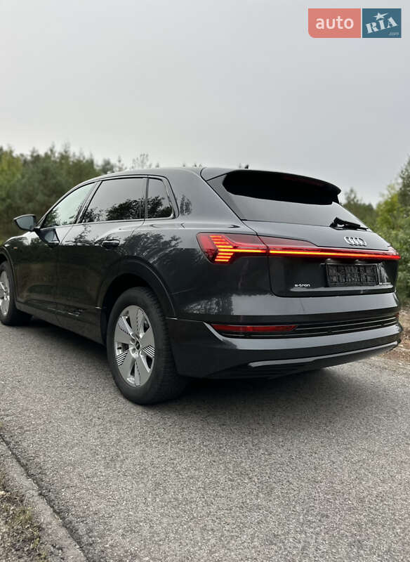 Позашляховик / Кросовер Audi e-tron 2022 в Києві