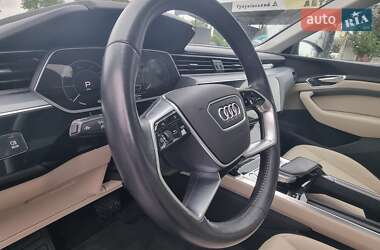 Внедорожник / Кроссовер Audi e-tron 2020 в 