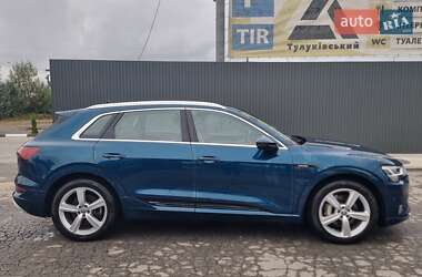 Внедорожник / Кроссовер Audi e-tron 2020 в 