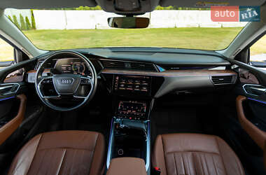 Позашляховик / Кросовер Audi e-tron 2019 в 