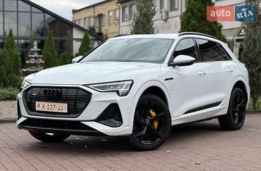 Позашляховик / Кросовер Audi e-tron 2021 в 