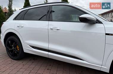 Позашляховик / Кросовер Audi e-tron 2021 в 