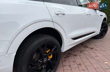 Позашляховик / Кросовер Audi e-tron 2021 в 