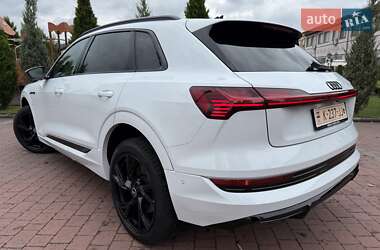 Позашляховик / Кросовер Audi e-tron 2021 в 