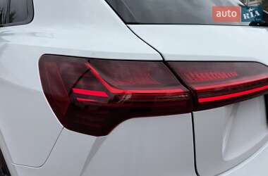Позашляховик / Кросовер Audi e-tron 2021 в 