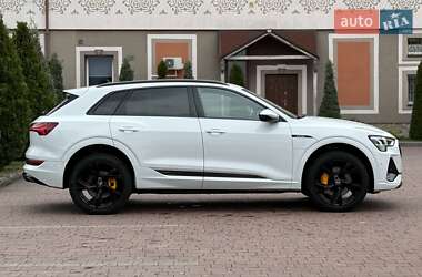 Позашляховик / Кросовер Audi e-tron 2021 в 
