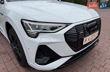 Позашляховик / Кросовер Audi e-tron 2021 в 
