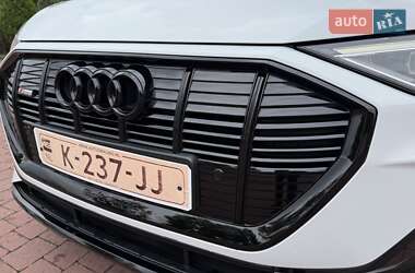 Позашляховик / Кросовер Audi e-tron 2021 в 