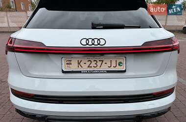 Позашляховик / Кросовер Audi e-tron 2021 в 