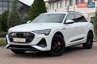 Позашляховик / Кросовер Audi e-tron 2021 в 
