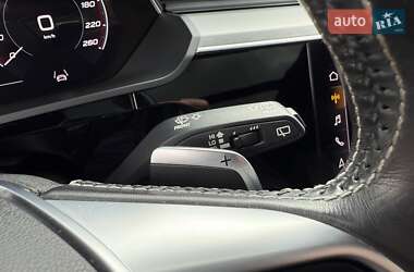 Позашляховик / Кросовер Audi e-tron 2021 в 